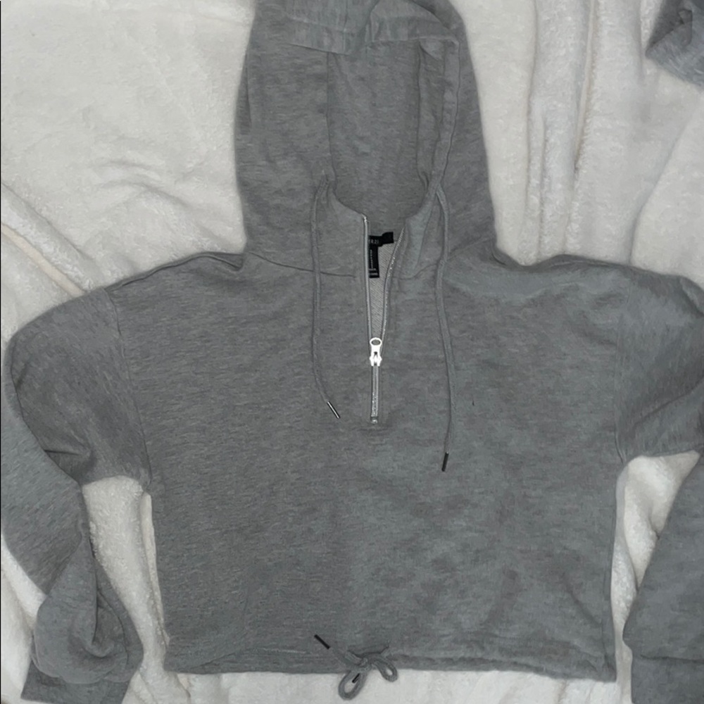 Only worn twice, no damages, super cute